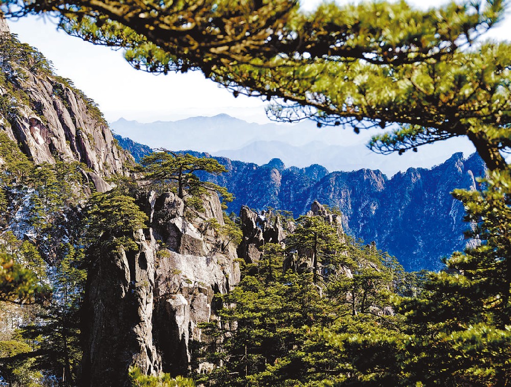 峰巒疊嶂   近年來,，安徽黃山風景區(qū)優(yōu)化全域旅游,，通過舉辦活動賽事,、發(fā)布精品路線等舉措,，積極推進文化旅游產(chǎn)業(yè)升級。   特雷通集團丹麥籍創(chuàng)始人兼首席執(zhí)行官 西蒙·利希滕貝格（中文名李曦萌）攝